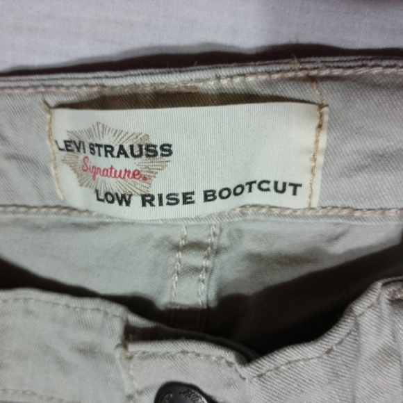 Levi Strauss Signature Low Rise Boot Cut Cream Stretch Jeans - Picture 2 of 5